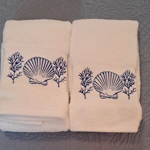 2 Avanti White and Blue Shell Embroidered Hand Towels